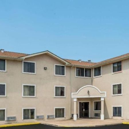Quality Inn & Suites Earth City Extérieur photo